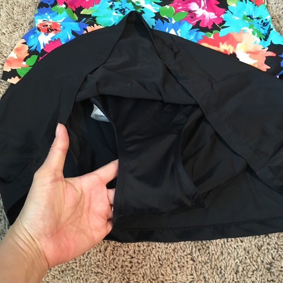 Azul by Maxine of Hollywood
Tropical Print One Piece Faux Swim Skirtini
Size 10 - Picture 4 of 16